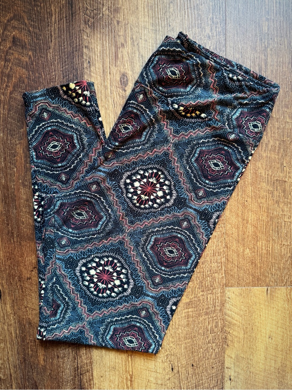 LuLaRoe Geometric Medallion Leggings in Black, Burgundy & Cream